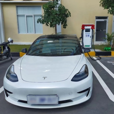 Estação pública de carregamento de veículos eléctricos ao ar livre com interface CHAdeMO CCS Tipo 2