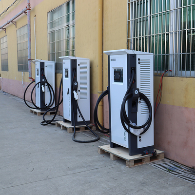 Estação de Carregamento Rápido de Carros Elétricos de 120kw 3 Fases Chademo CCS1 CCS Tipo 2 Carregador Rápido DC EV